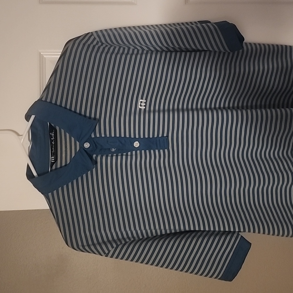 Travis Mathew XL golf shirt